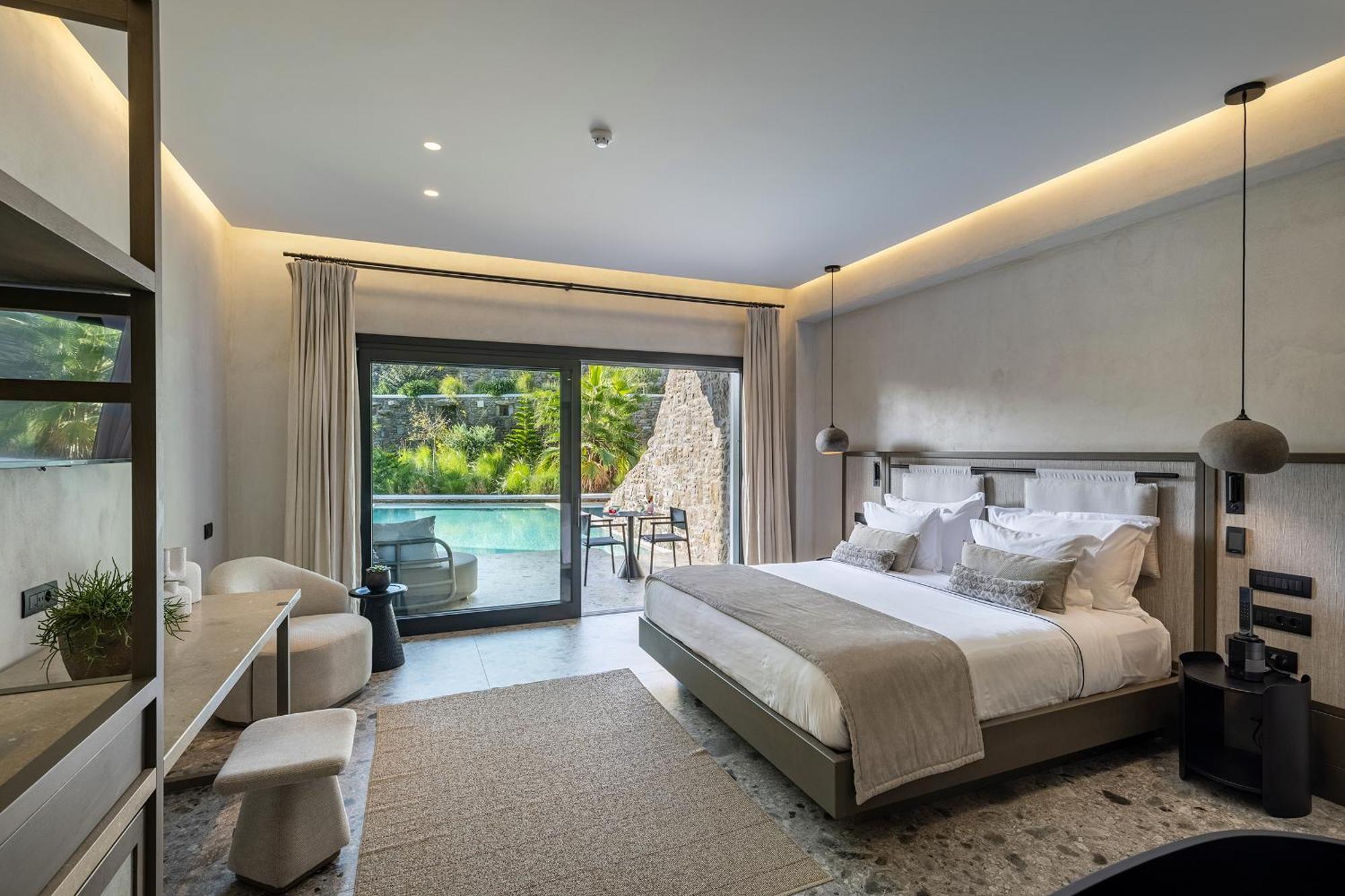 PREMIER Gardenfront Suite Supreme Pool