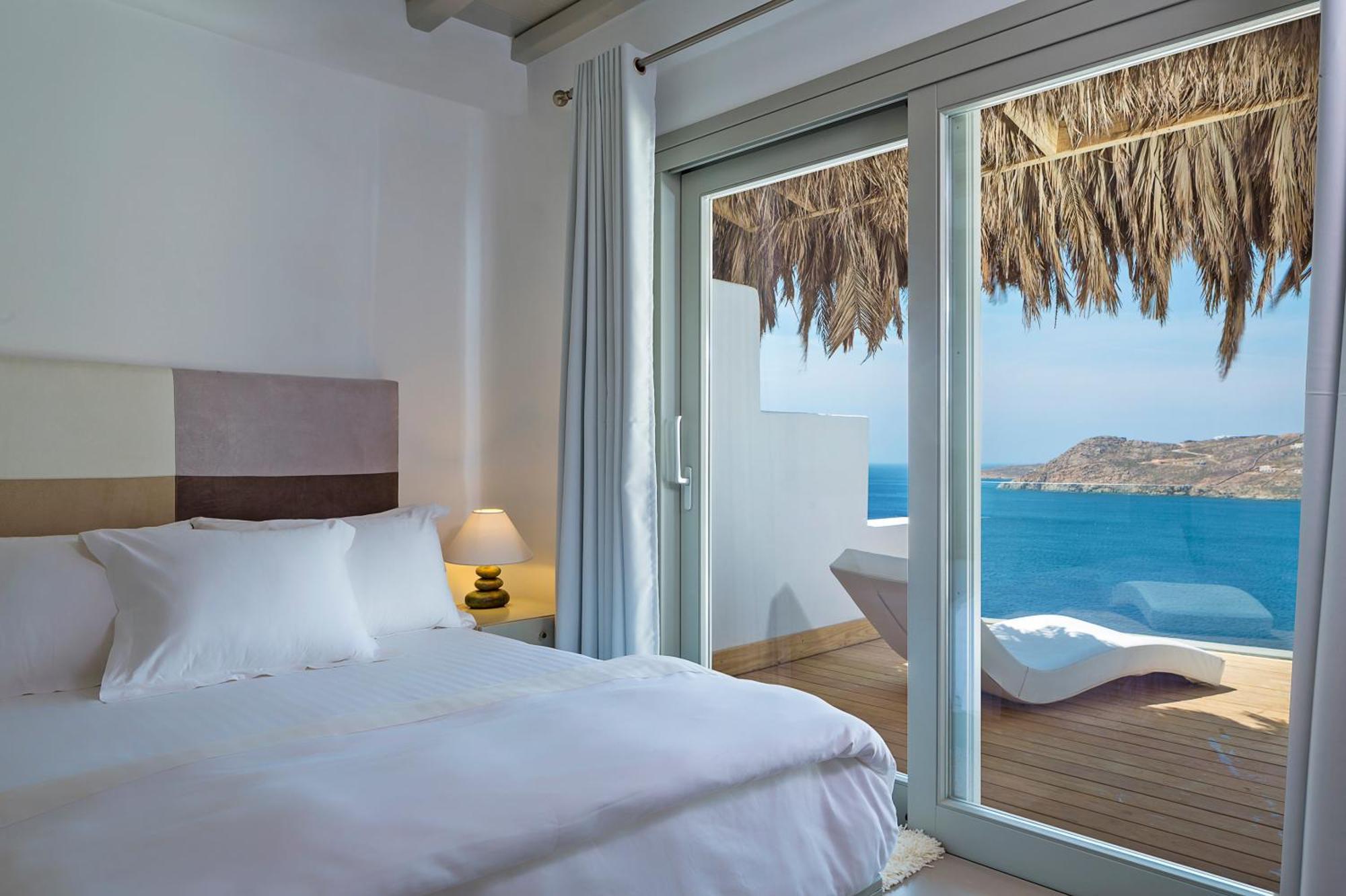 Junior Suite Outdoor Jetted Tub Sea View