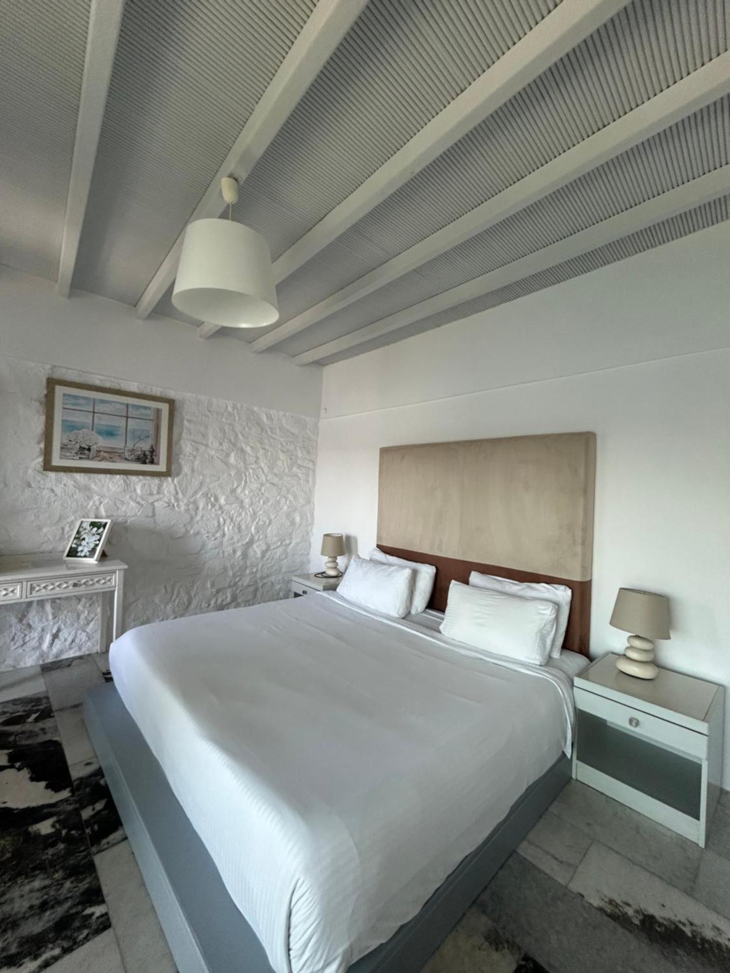 Junior Suite Outdoor Jetted Tub Sea View