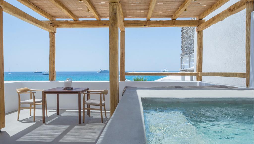 Quarto Deluxe com Banheira de Hidromassagem e Vista Mar