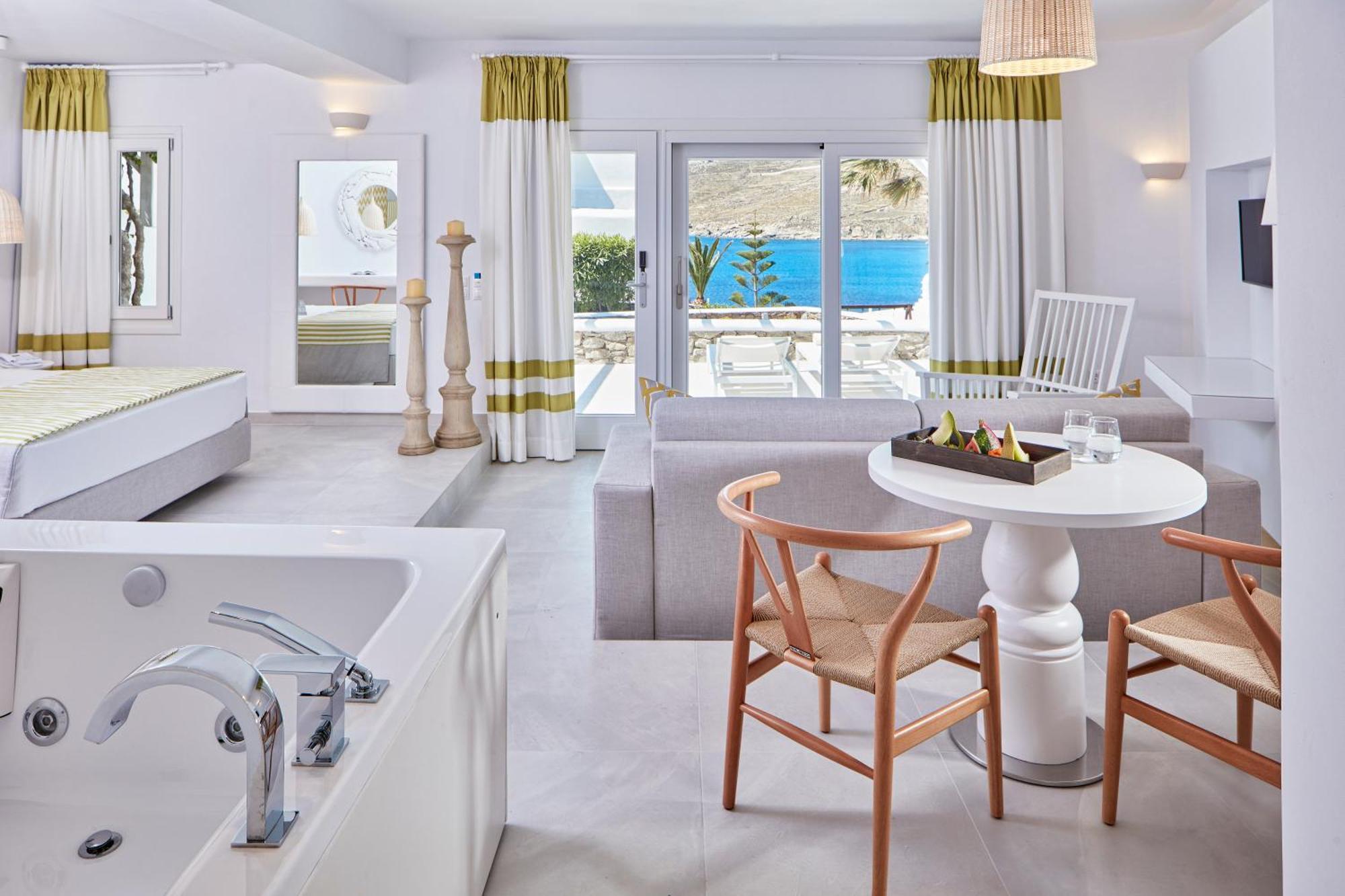 Suite Deluxe con vistas al mar y bañera de hidromasaje cubierta